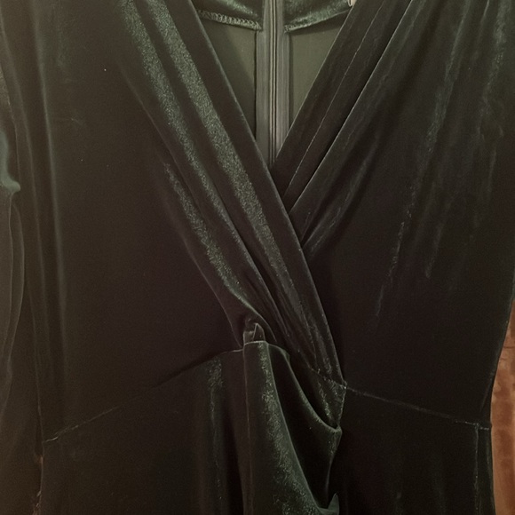 Formal Green Velvet Dress - Picture 5 of 7